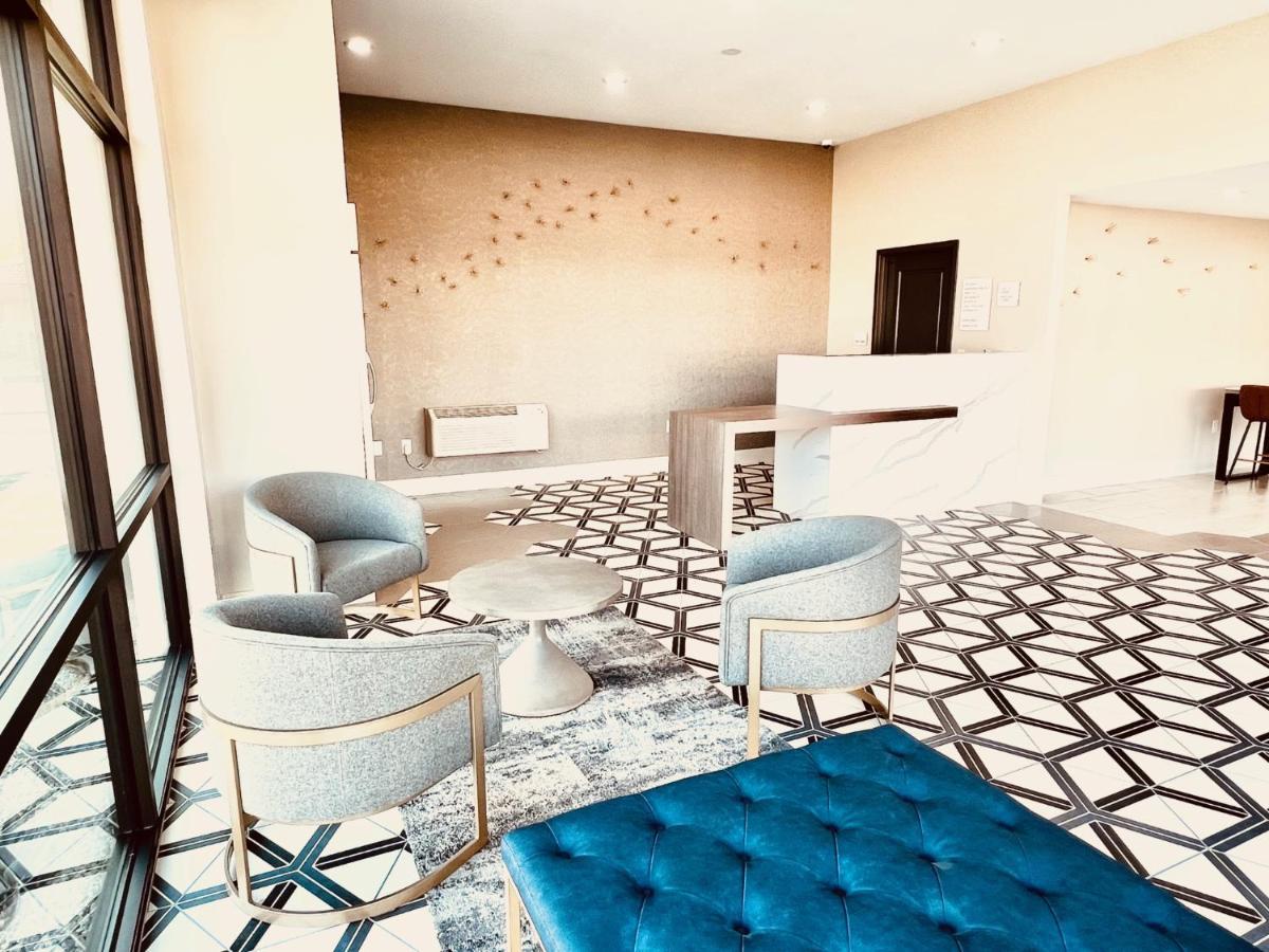 Ramada By Wyndham Modesto Yosemite Area Hotel Bagian luar foto