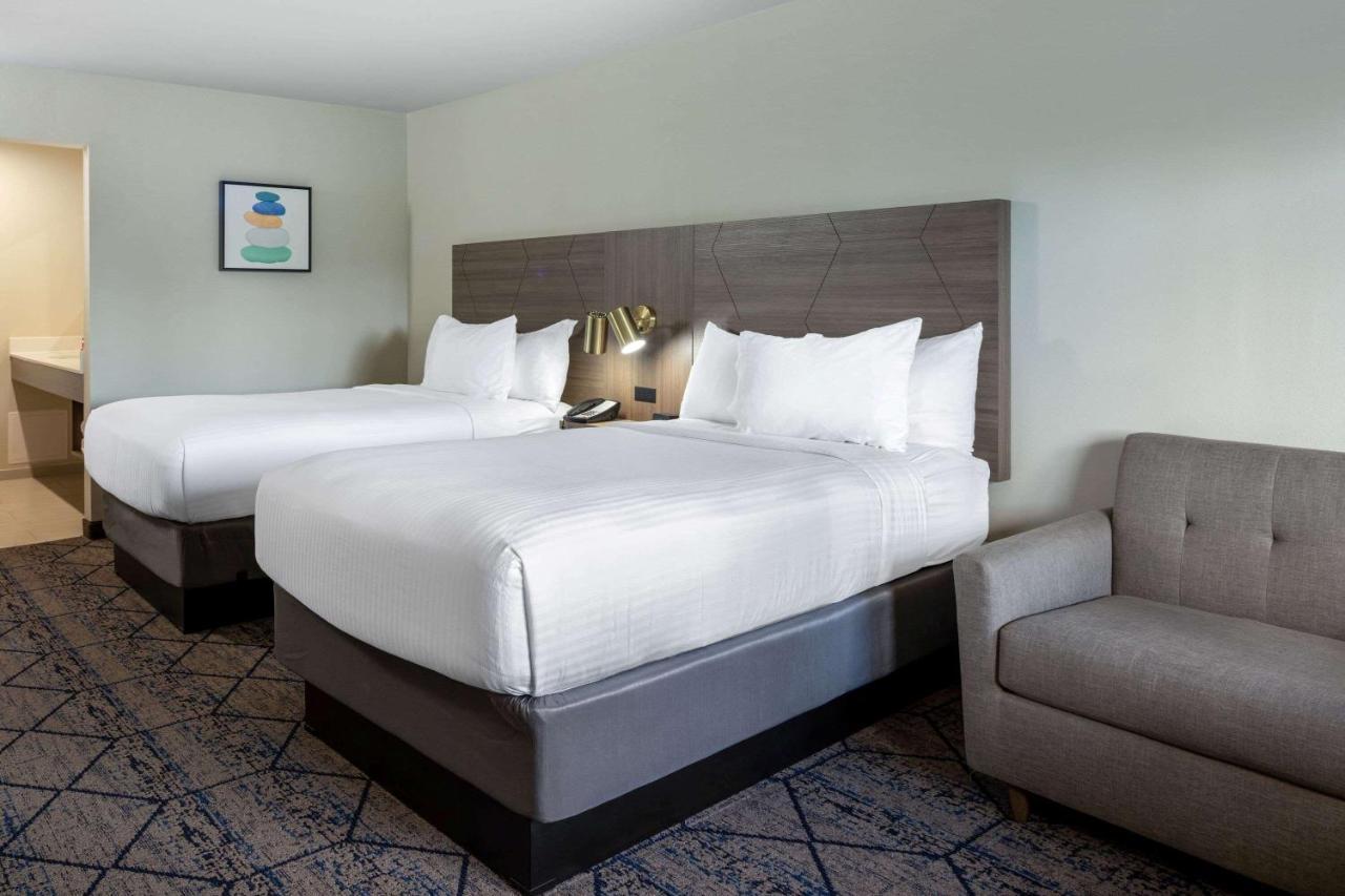 Ramada By Wyndham Modesto Yosemite Area Hotel Bagian luar foto