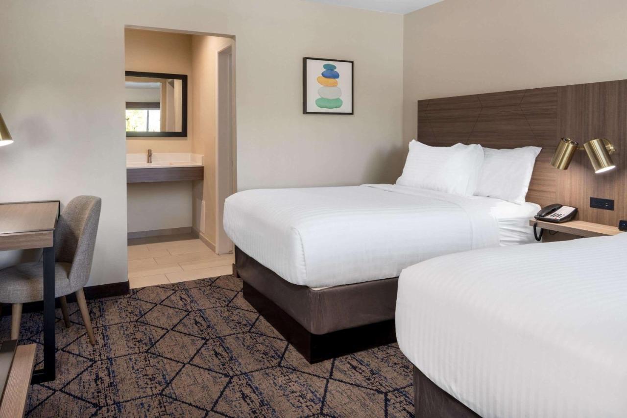 Ramada By Wyndham Modesto Yosemite Area Hotel Bagian luar foto