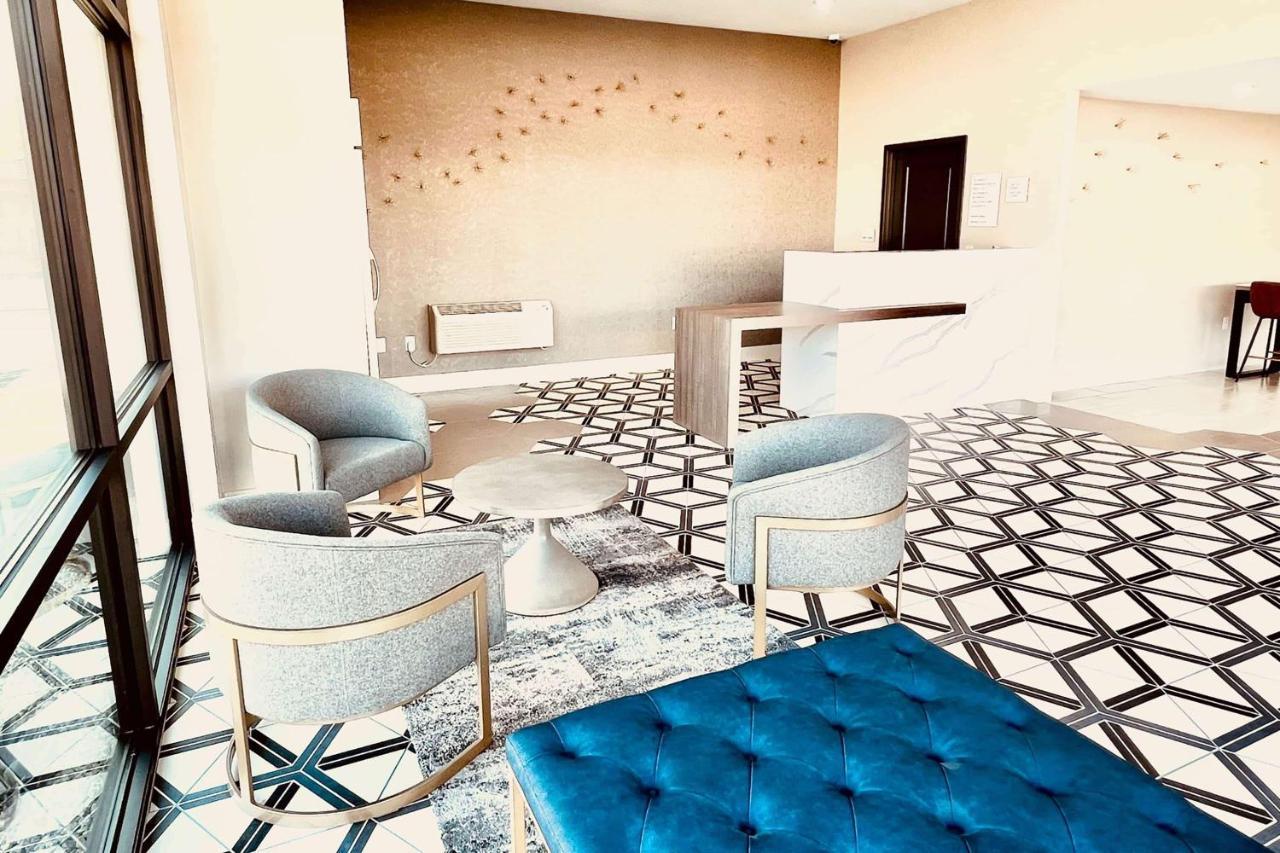 Ramada By Wyndham Modesto Yosemite Area Hotel Bagian luar foto
