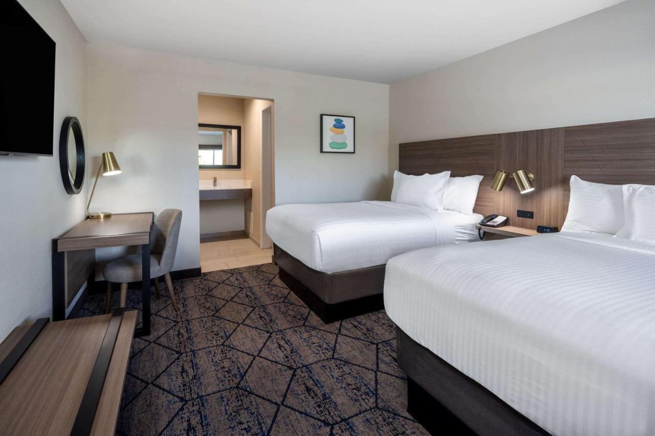 Ramada By Wyndham Modesto Yosemite Area Hotel Bagian luar foto