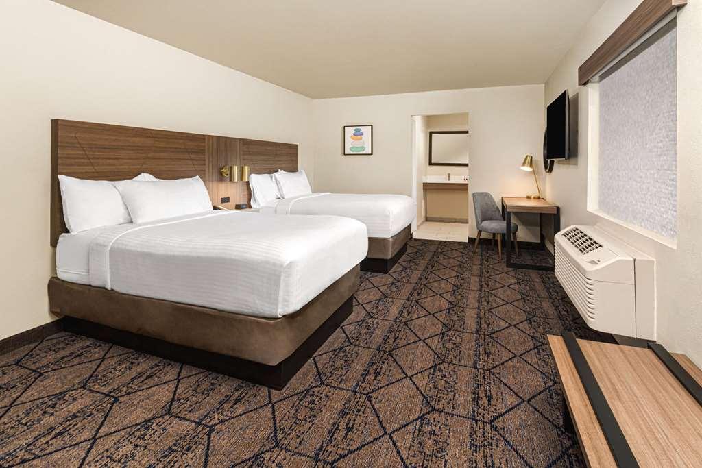 Ramada By Wyndham Modesto Yosemite Area Hotel Ruang foto