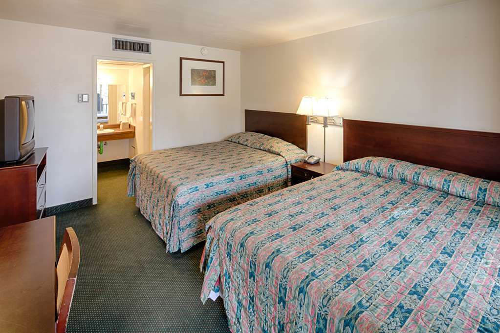 Ramada By Wyndham Modesto Yosemite Area Hotel Ruang foto