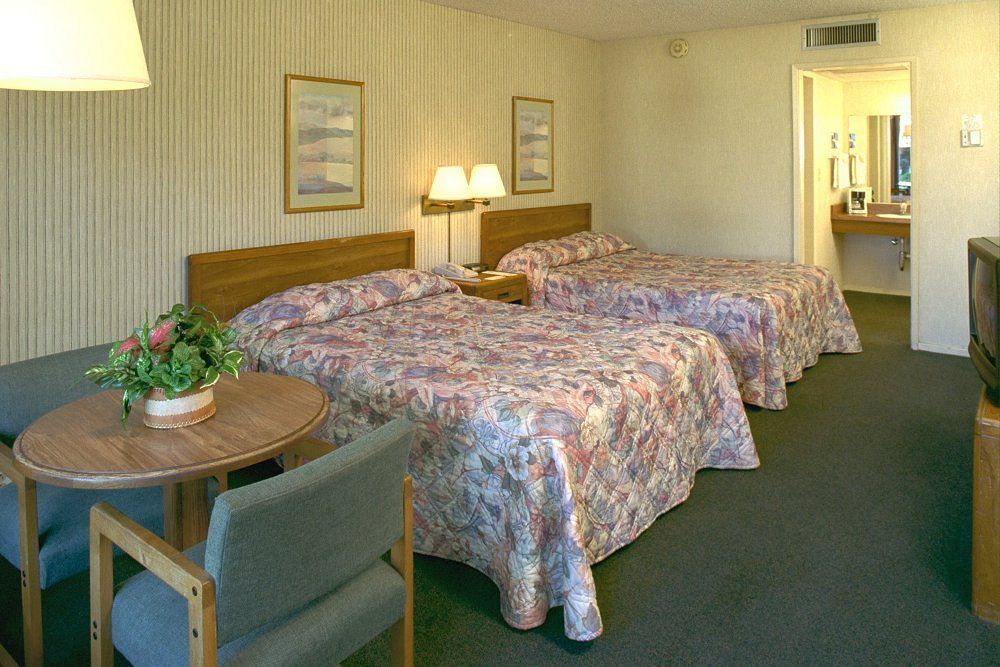 Ramada By Wyndham Modesto Yosemite Area Hotel Bagian luar foto